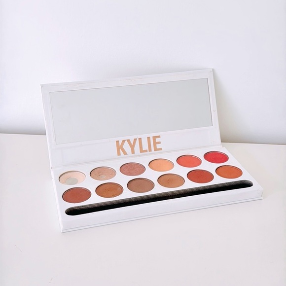 KYLIE Makeup Eyeshadow Palette - Picture 1 of 2